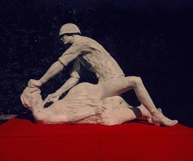 Скульптура советского солдата-насильника в Гданьске