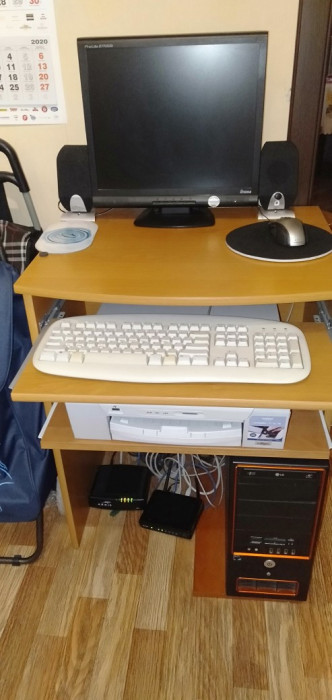 Okazja.komputer LG monitor 17cali klawiatura myszka plus gratis biurko