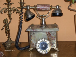 Stary telefon z onyxu