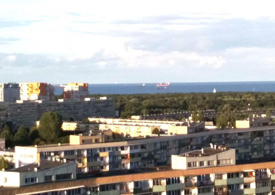 Albatross Towers - 17-te ostatnie piętro. Widok na Zatokę Gdańską: zdjęcie 89548058