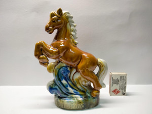 Figura Koń chińska porcelana sygnowana -ręcznie zdobiony.