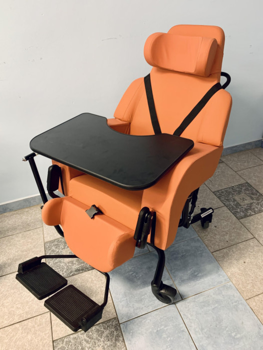 za darmo oddam wózek inwalidzki na kółkach / fotel geriatryczny