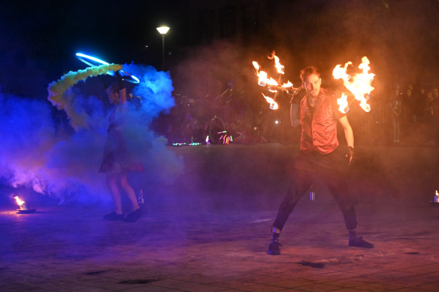 Taniec z Ogniem i Światłem - Fireshow - Manipura Teatr Ognia