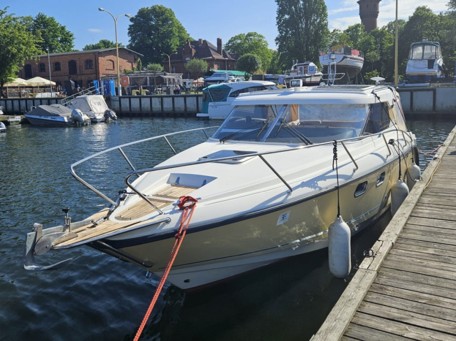 Jacht motorowy Bella-Veneet OY  Aquador 26 TH