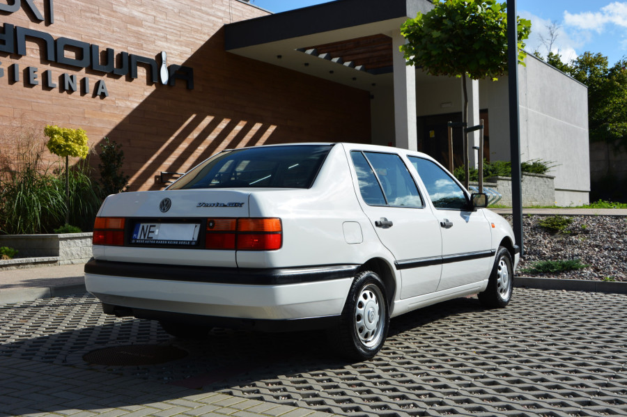 VW Vento 1995r. 2,0i 116KM Automat 94tys.km. Zarejestrowany w Polsce: zdjęcie 92384054