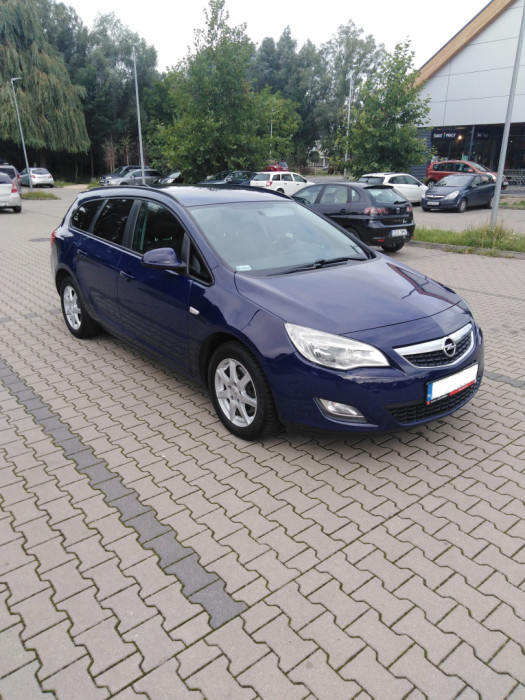 Opel Astra IV J 1.7 CDTI Sports Tourer [Kombi]: zdjęcie 92439365