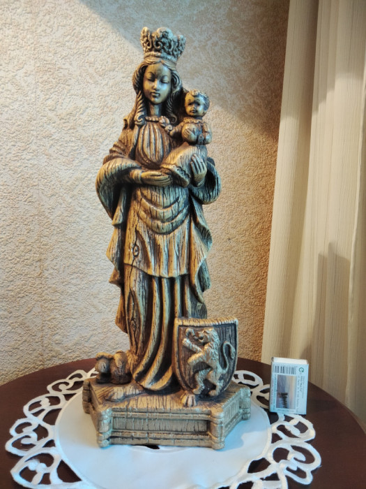 Duża stara figura Matka Boża, Boska z dzieciątkiem Jezus.