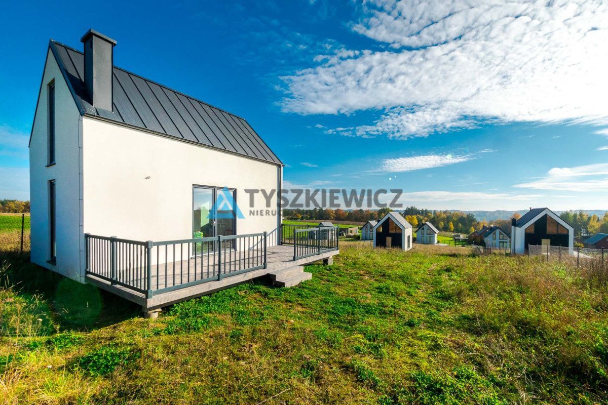 Dom w Borzestowskiej Hucie z widokiem na jezioro: zdjęcie 93664705