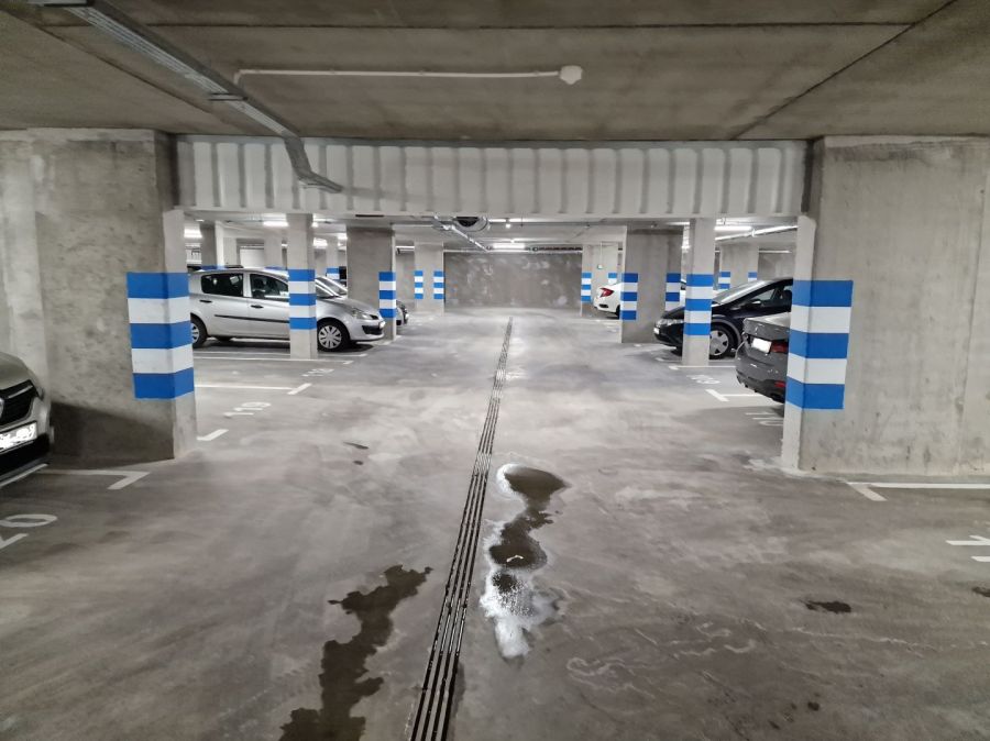 Miejsce parkingowe w podziemnej hali garażowej