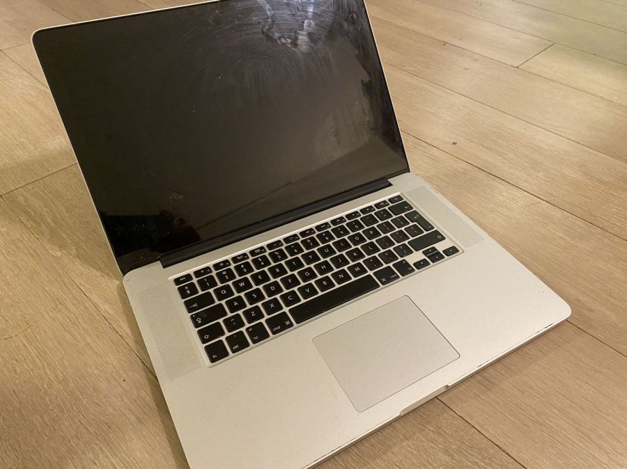 Syndyk sprzeda laptop marki Apple Macbook Pro