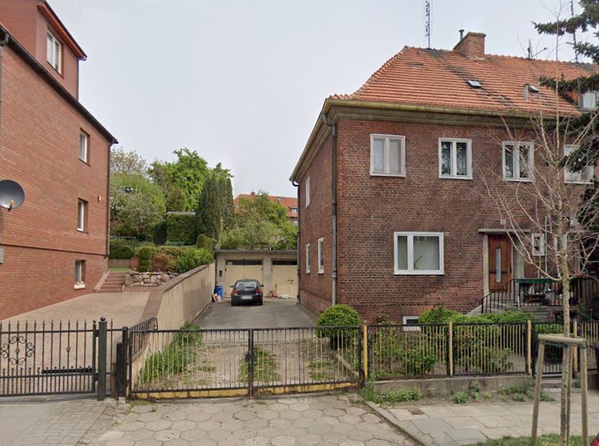 Dom na dużej, pięknej działce w centrum Gdańska.
