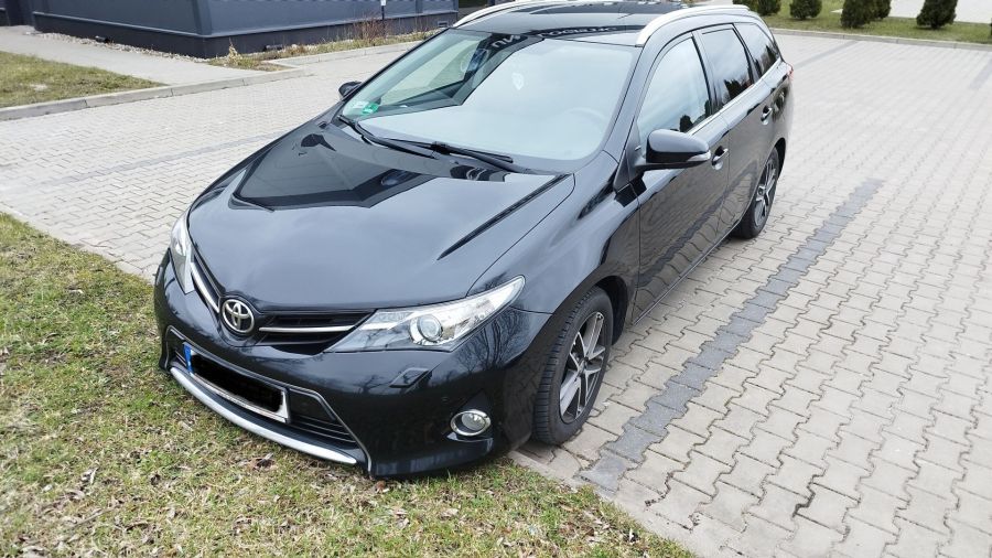 Toyota Auris kombi 1,6 132 KM Business Edition