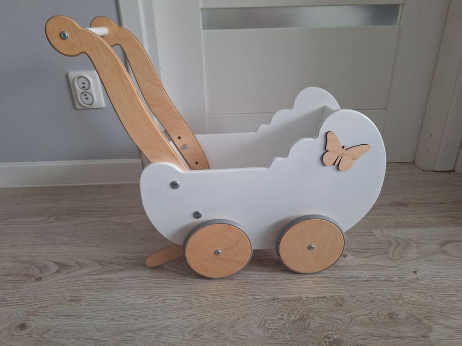 Drewniany wózek dla lalek - zabawka dla dziewczyn