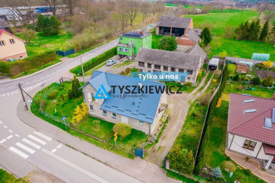 Dom położony na wsi okolice Bytowa- Chotkowo