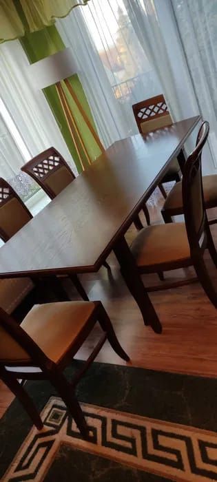 stół z krzesłami doo jadalni