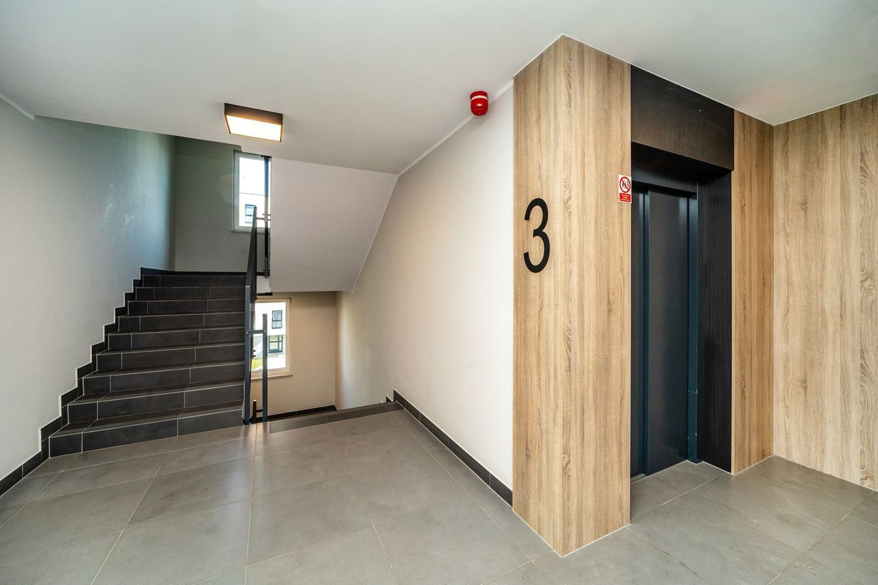 winda| 2 pokoje| nowe osiedle| miejsce post w hali: zdjęcie 93818202