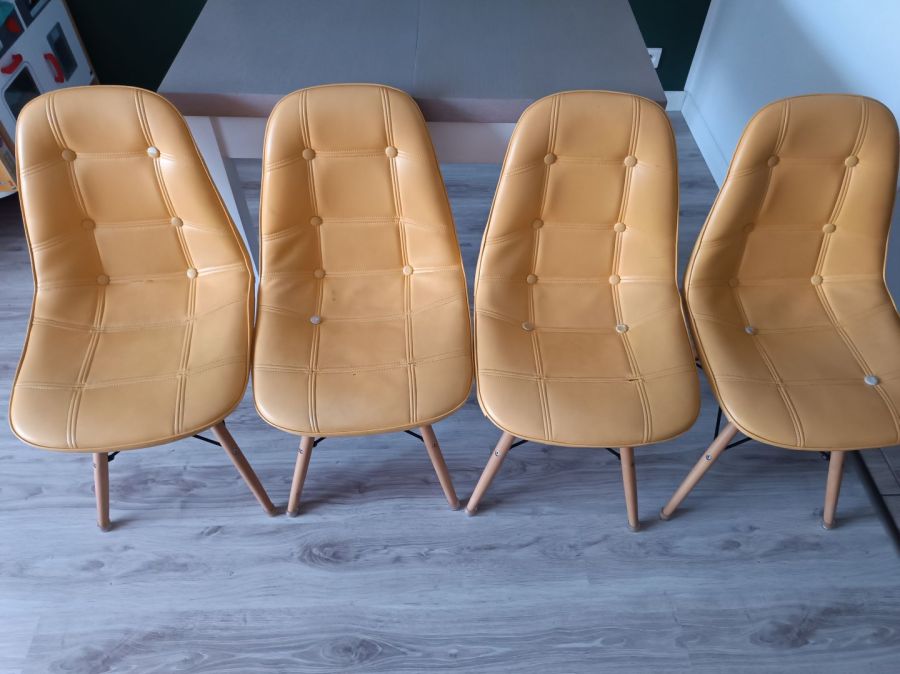 Krzesła tapicerowane ekoskóra, bukowe nogi