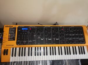 Studiologic Sledge 2.0 Waldorf Syntezator Organy Ideał