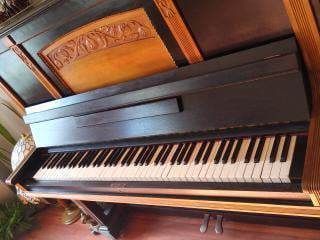 ładne stare pianino