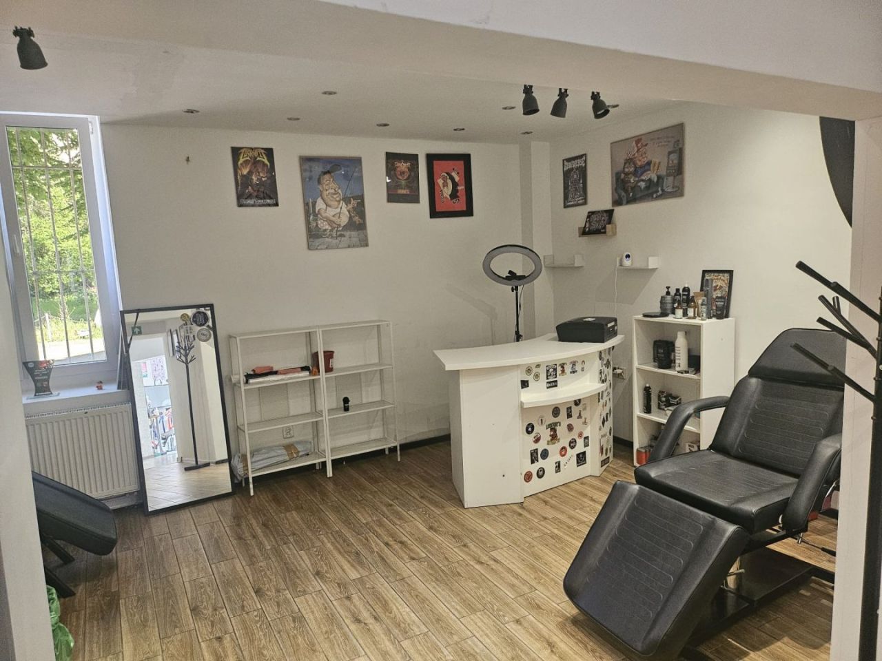 Sprzedaż Salonu Barbershop z kompletnym wyposażeniem i bazą Klientów: zdjęcie 93938687