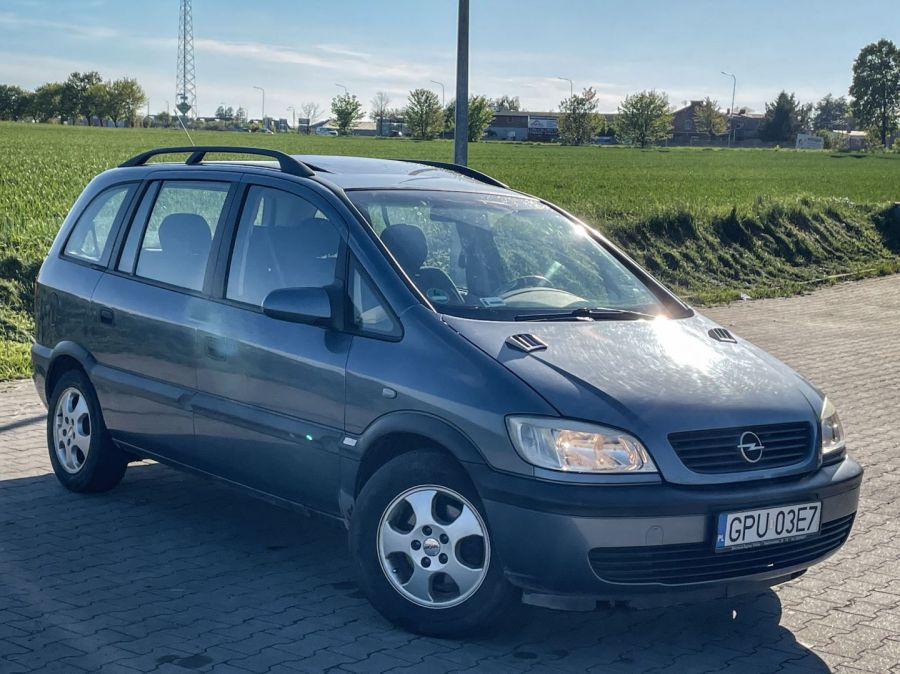 Opel Zafira 1.6 benz 7 osobowy w fajnym stanie - zamiana?