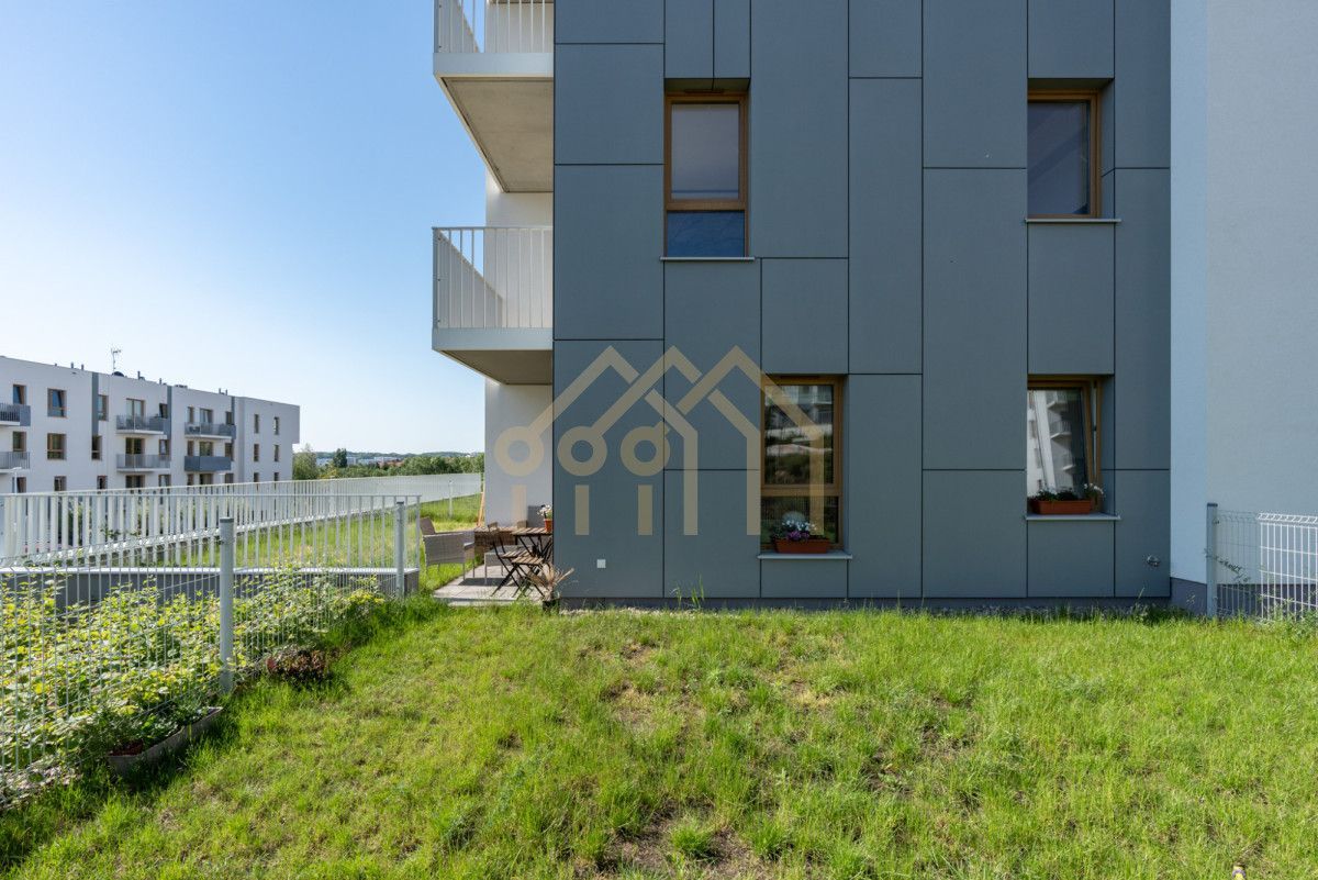 Funkcjonalne mieszkanie z dwoma ogródkami: zdjęcie 94012304
