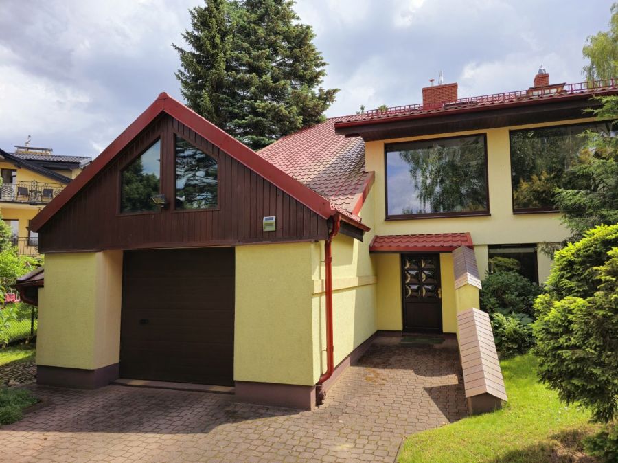 HL 0942 - Nietuzinkowy dom z pięknym ogrodem w Borkowie k/ Żukowa!