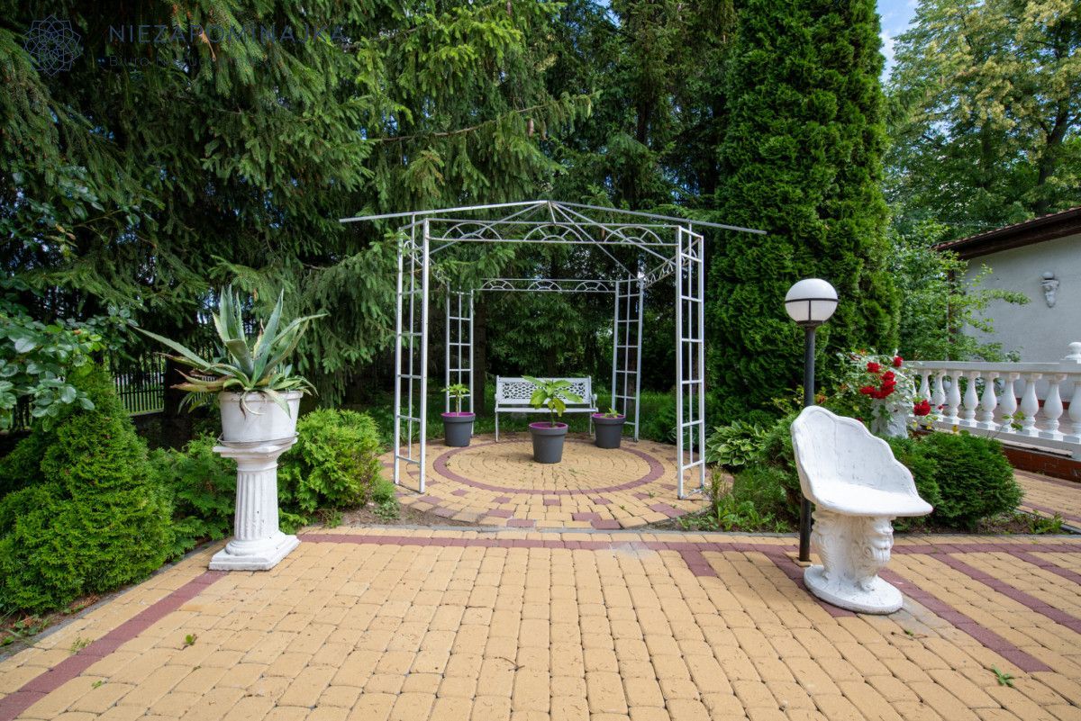 Biały Pałacyk- gotowa inwestycja z pięknym ogrodem: zdjęcie 94360950
