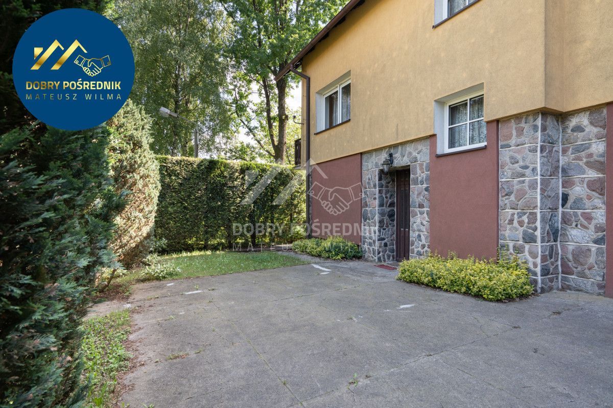 3 Oddzielne mieszkania|2 Garaże| 2 Tarasy | Balkon: zdjęcie 94673740