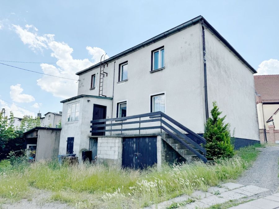 Dom idealny pod inwestycję, pod czytelnym adresem w Żukowie