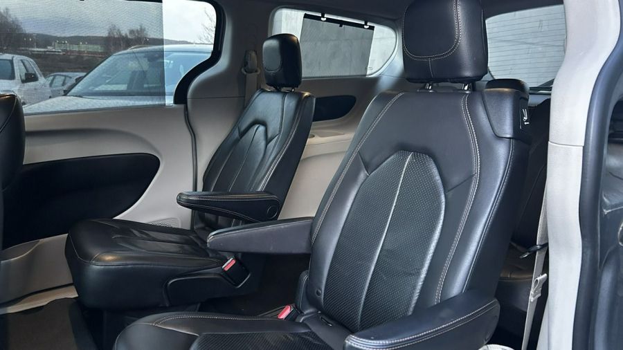 Chrysler Pacifica Limited - Doskonały Minivan dla Wymagających Rodzin: zdjecie 99524103