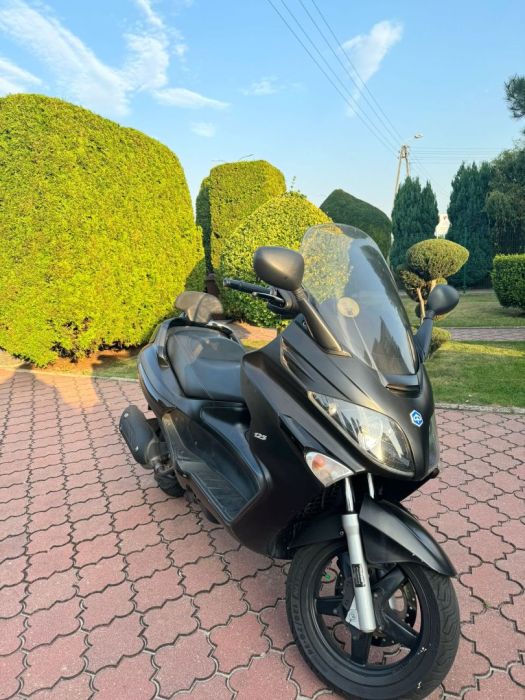 Niezawodny Piaggio xevo 125 na prawo jazdy B