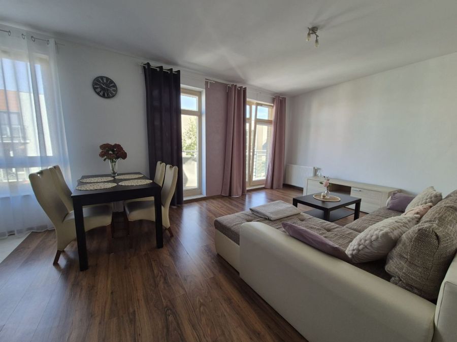 2 przestronne pokoje, winda, duży balkon, pom. gospodarcze