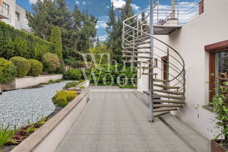 Modernistyczny i nowoczesny dom z tarasem na dachu: zdjecie 98428900