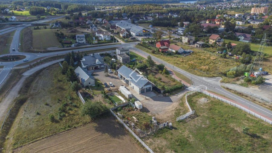 Dom + nowy zakł. wulkanizacyjny + obok Biedronka: zdjecie 97350673