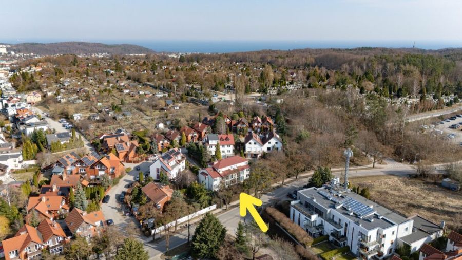 2-poziomowe mieszkanie z ogrodem i kominkiem|hala: zdjęcie 98723479