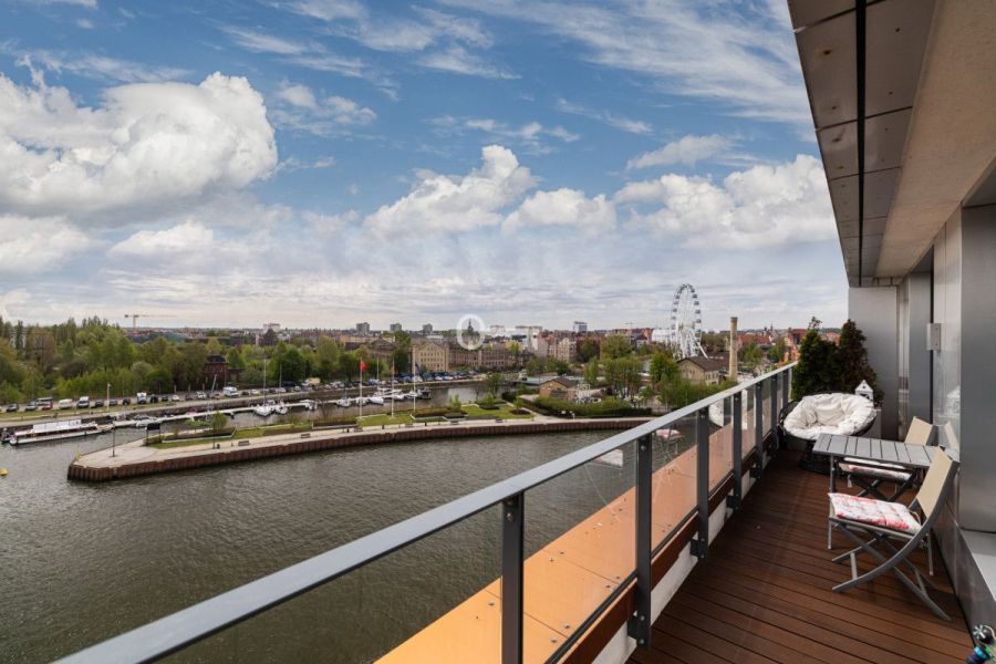 apartament z frontowym widokiem na rzekę