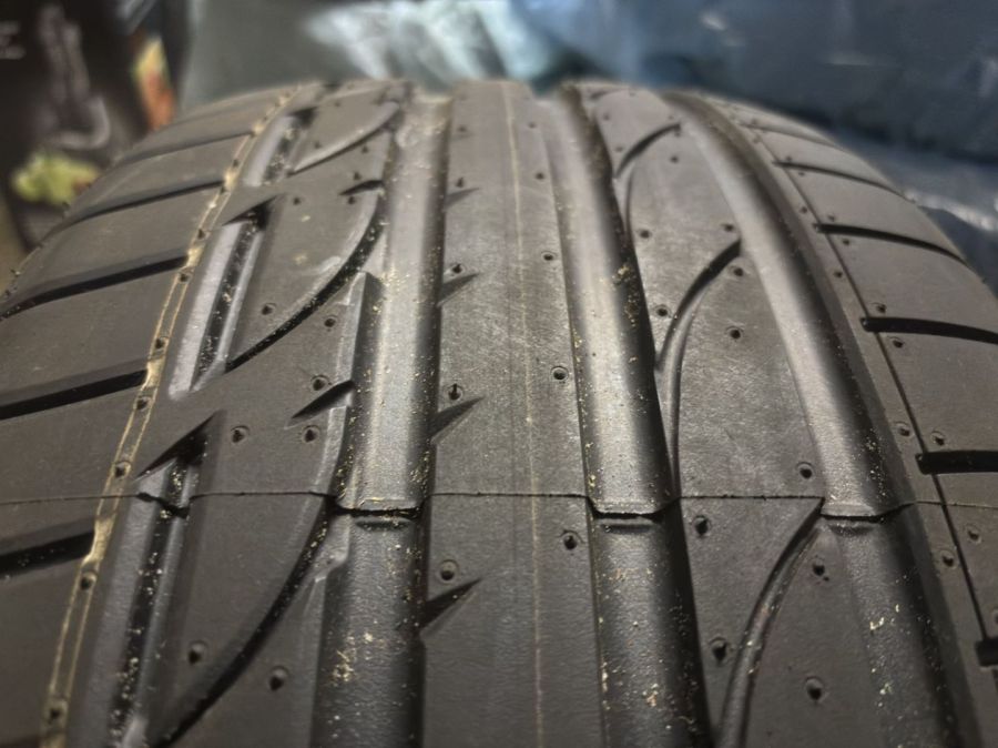 opony Bridgestone 235/40 R 19  praktycznie nowe: zdjęcie 98425805