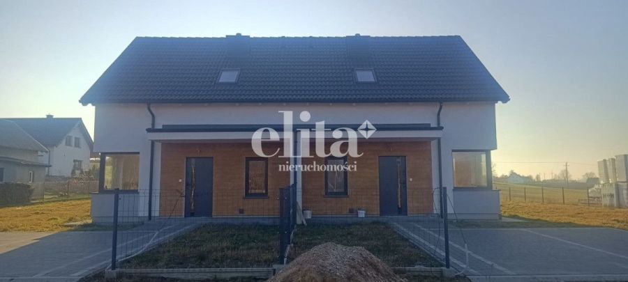 Połówka bliźniaka z widokiem na las.: zdjęcie 98478075