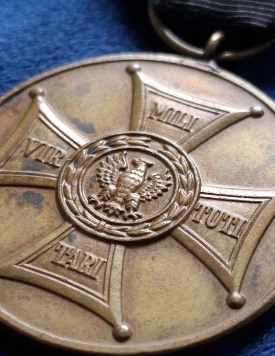 Medal Zasłużonym na Polu Chwały 1944 brązowy: zdjęcie 98482772