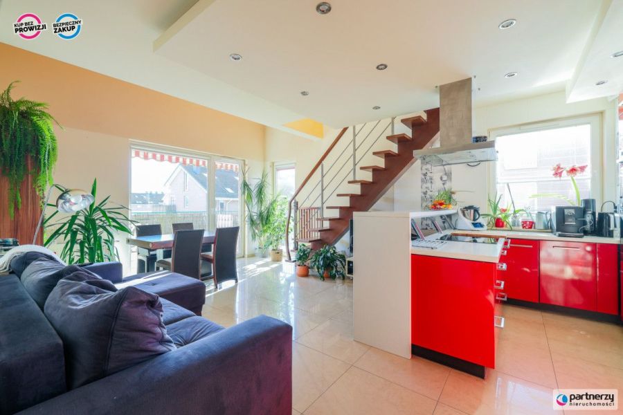 Dwupoziomowe, 4 pokojowe mieszkanie z tarasem: zdjęcie 98577314