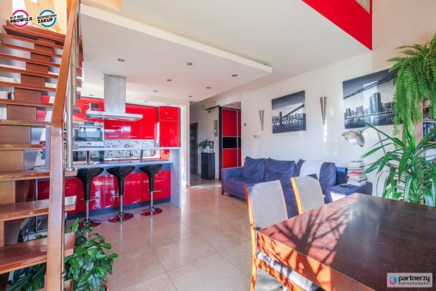 Dwupoziomowe, 4 pokojowe mieszkanie z tarasem: zdjęcie 98577315