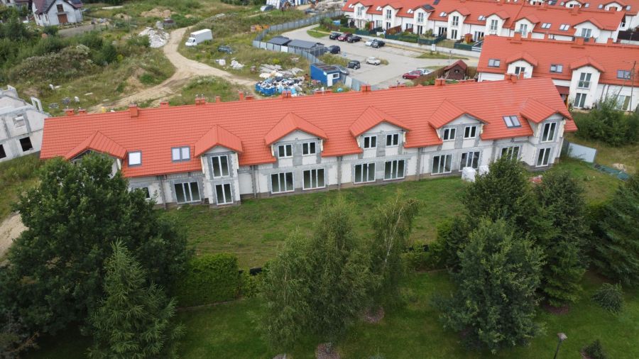 Dom szeregowy 4 pokojowy z ogródkiem