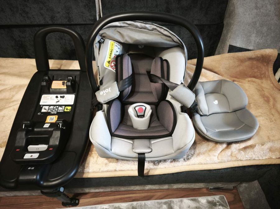 Fotelik samochodowy Joie i- Snug 2 z bazą