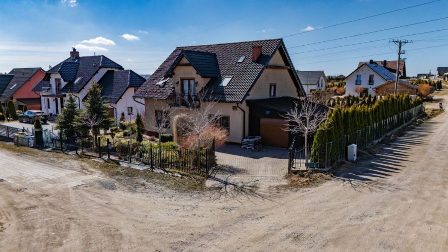 Komfortowy dom i bajkowy ogród i kameralność: zdjęcie 98723476