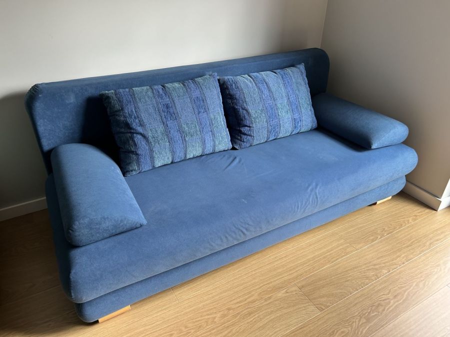 Sofa kanapa niebieska: zdjęcie 98659316