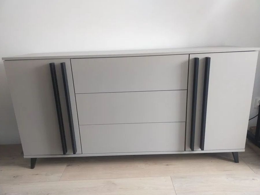Komoda na nóżkach z szufladami i półkami: zdjęcie 98669565