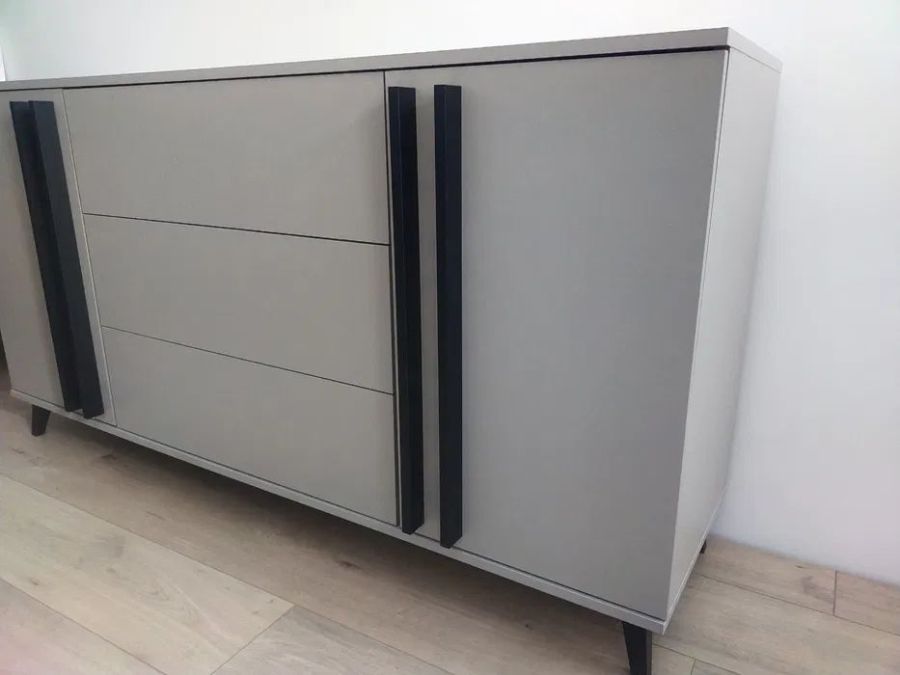 Komoda na nóżkach z szufladami i półkami: zdjęcie 98669566