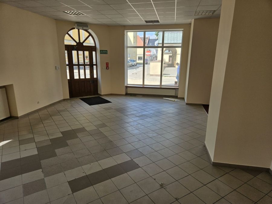 Syndyk sprzeda udział 55/100 w lokalu: zdjęcie 98696931