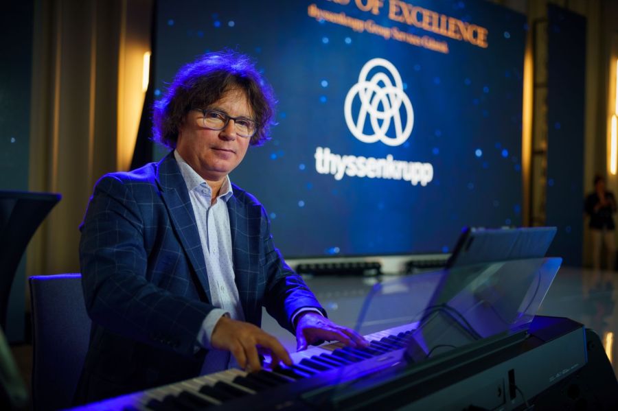 Pianista z fortepianem: zdjęcie 98715623